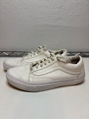 Men's White Low-Top Casual Sneakers
